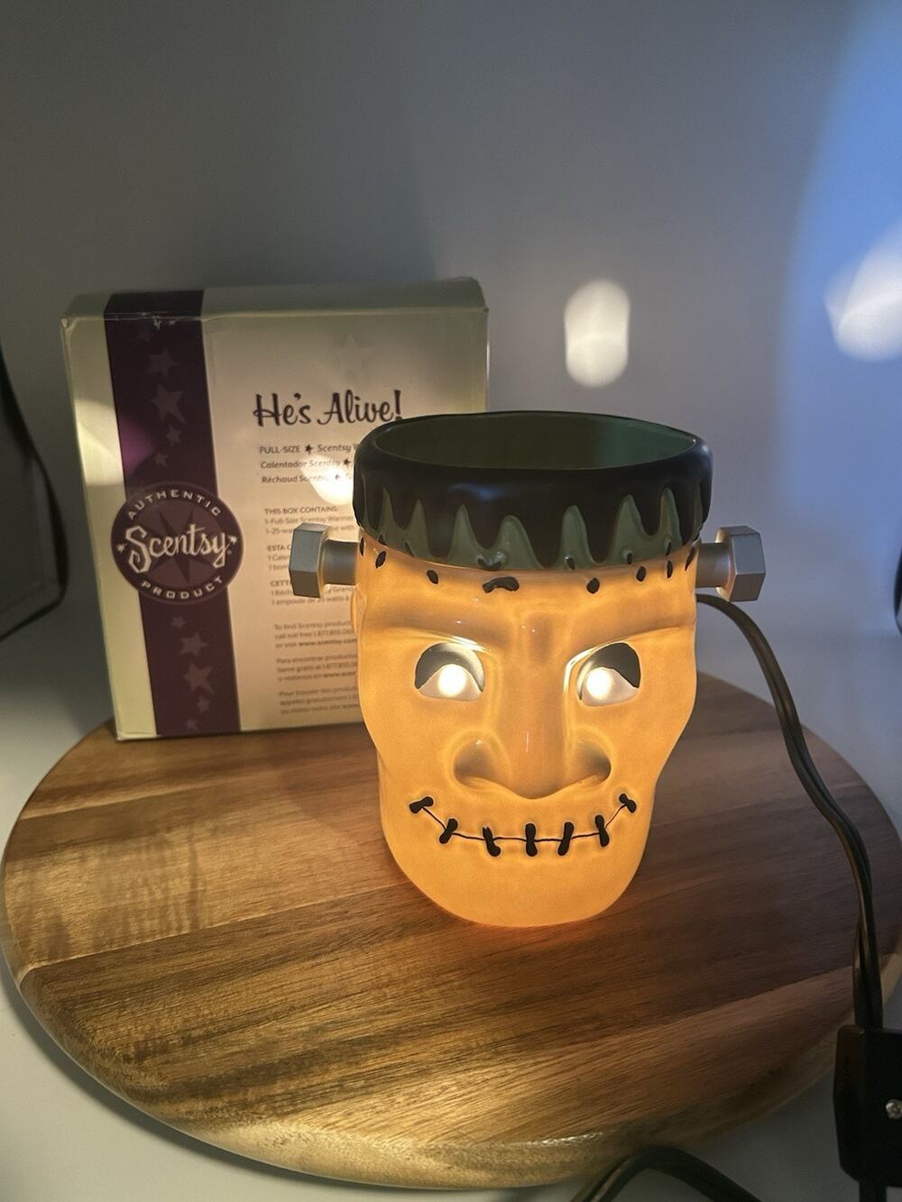 Scentsy He’s Alive Frankenstein Full Size Warmer Halloween w/ Box Green Retired